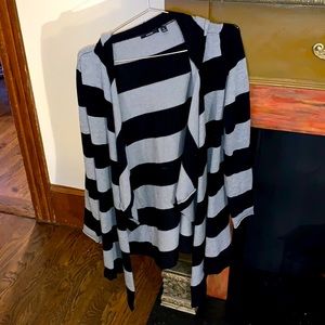 MOSCA HOODED BEAUTIFUL SWEATER BNWOT